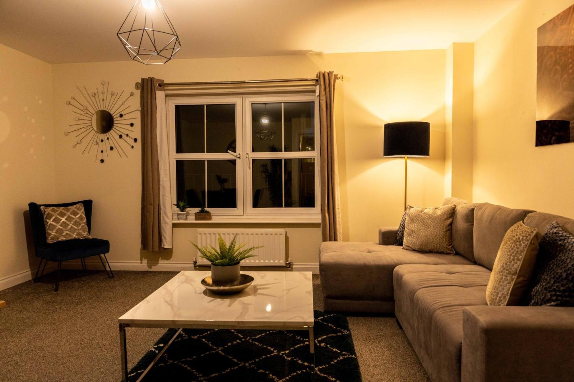 Livingston North Station Apartments Екстериор снимка